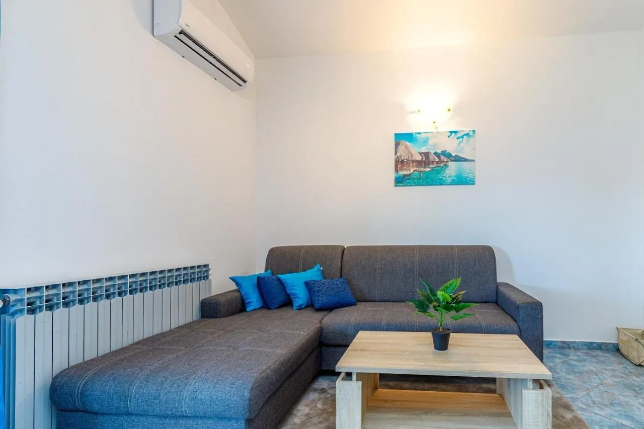 Apartments Vanessa With Shared Pool Nova Vas  Nova Vas (Porec)