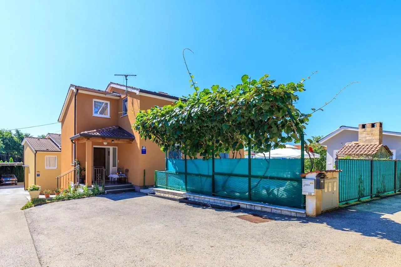 Apartments Vanessa With Shared Pool Nova Vas