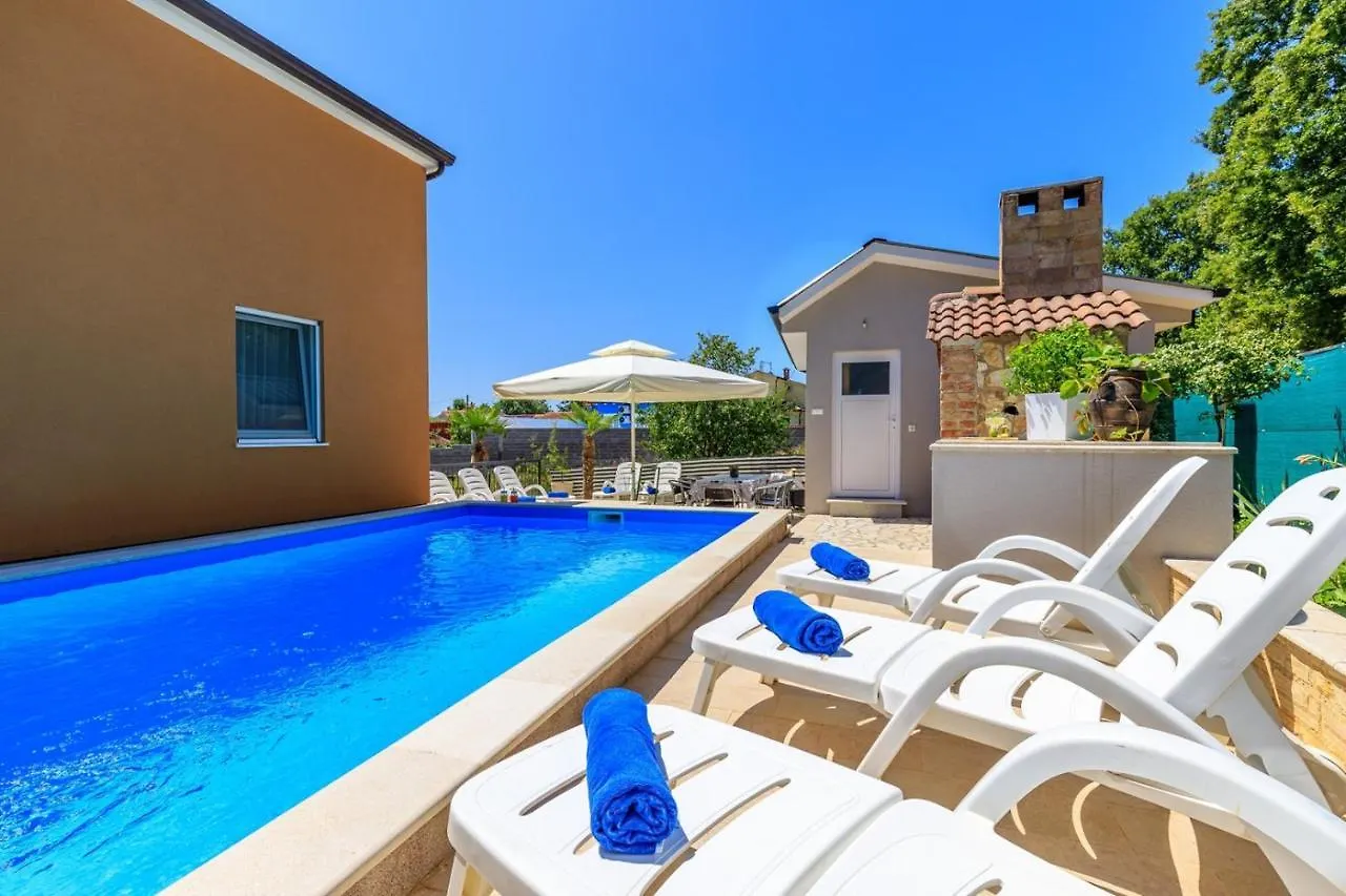 Apartments Vanessa With Shared Pool Nova Vas  Nova Vas (Porec)