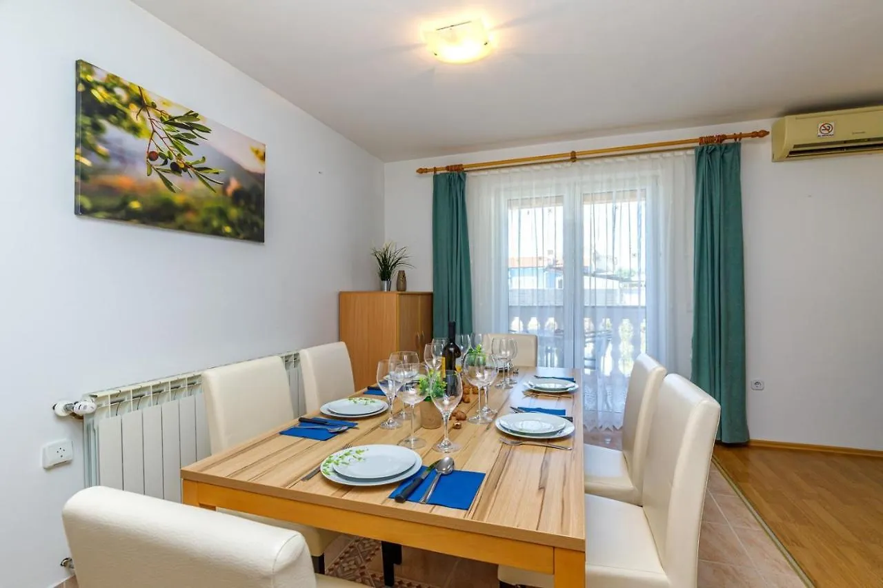 Pensjonat Apartments Vanessa With Shared Pool Nova Vas
